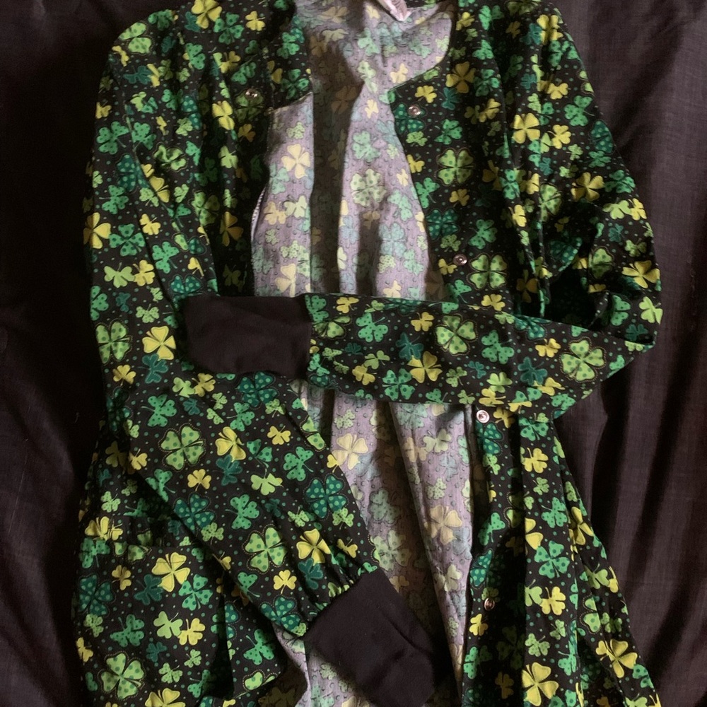 Scrub tops, jackets - Picture 11 of 12